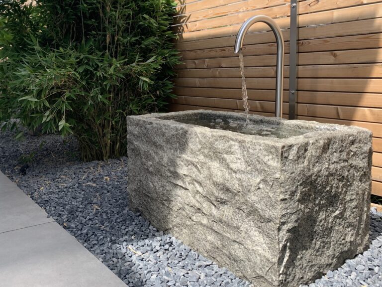 Neuer Granitbrunnen beim Kunden
