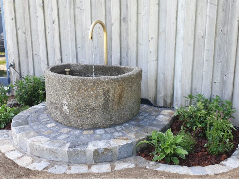 Antiker Granitbrunnen beim Kunden