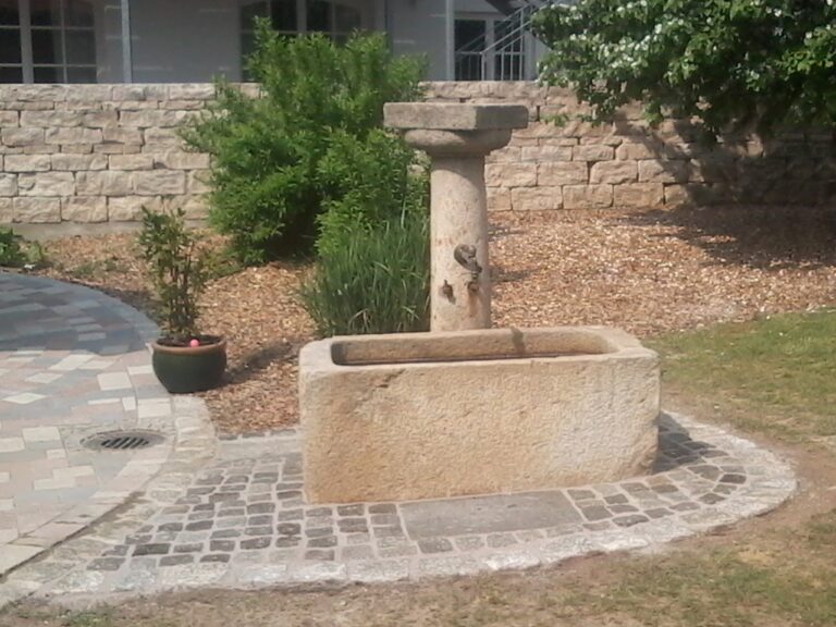 Antiker Granitbrunnen beim Kunden