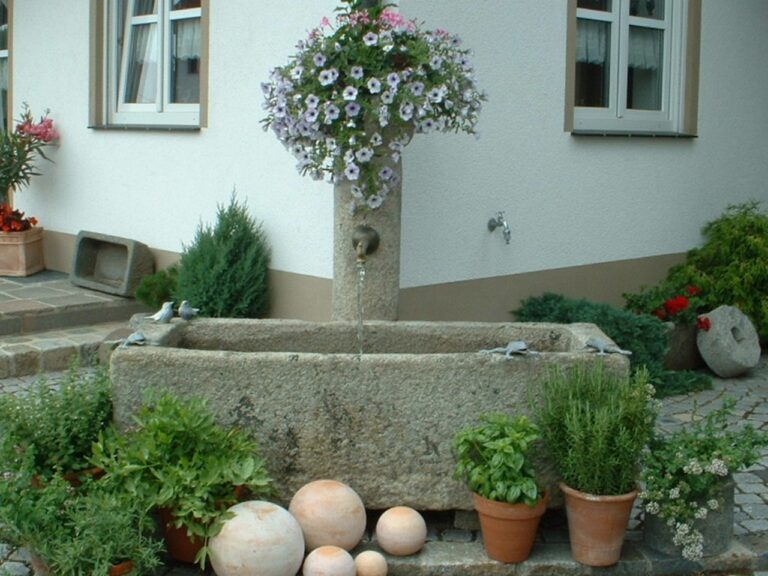 Antiker Granitbrunnen beim Kunden