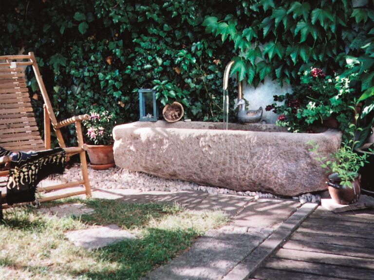 Antiker Granitbrunnen beim Kunden