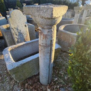 Antike Granit Säule mit Kapitell 21