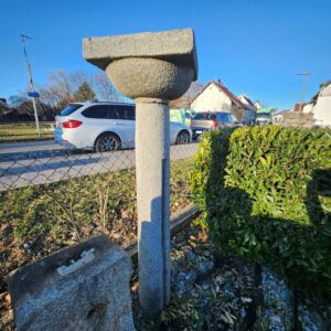 Antike Granit Säule mit Kapitell 5