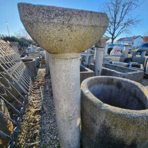 Antike Granit Säule mit Kapitell 8