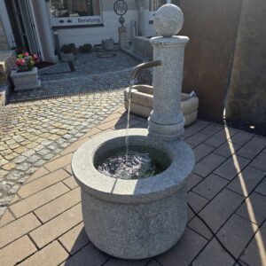 Granit Brunnen mit Säule