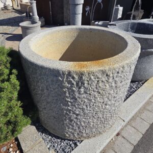 008 Granitbrunnen hellgrau