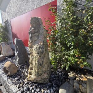 Quelle Quarzit Obelisk 052